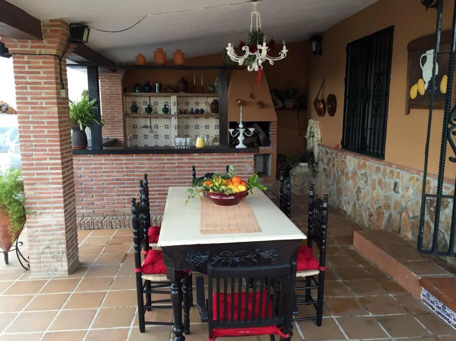 Villa With Swimming Pool And Nature Almuñécar